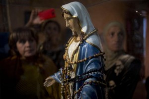 catholic-statue-virgin-mary-weeping-oil-