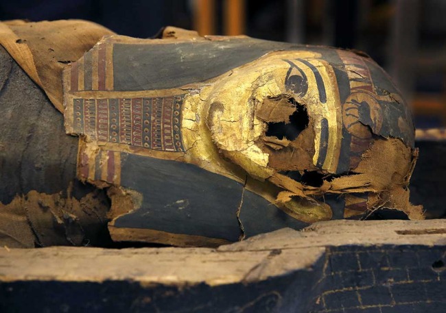 Chicago Egyptian Mummys Coffin Opened At Field Museum