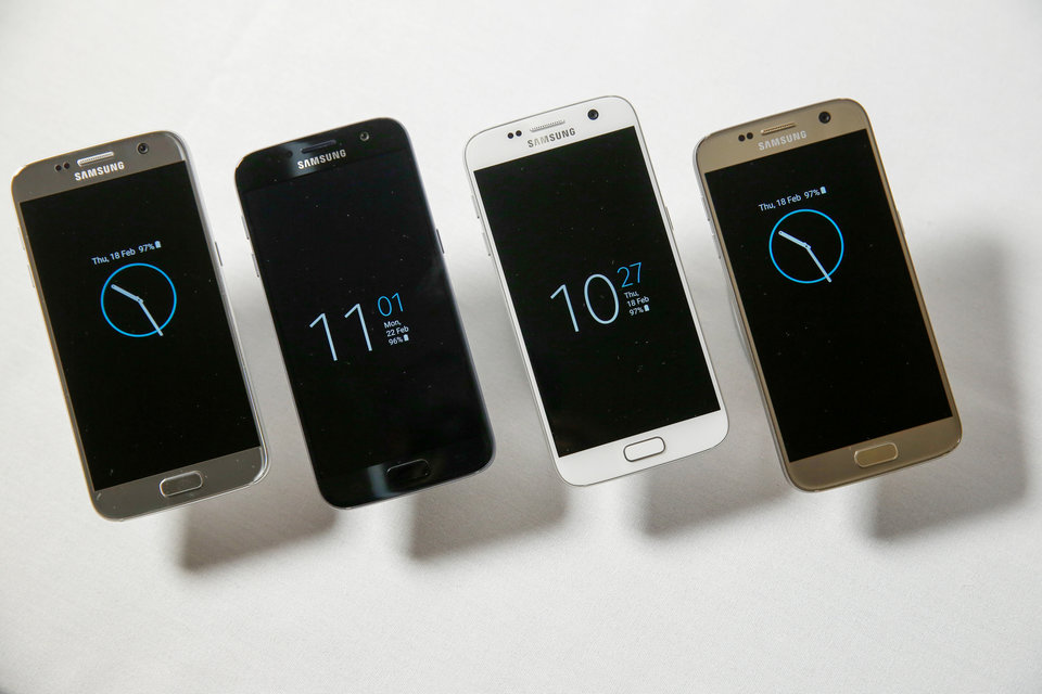 Four different colors for the Samsung Galaxy S7 -- plus, an "always-on" screen. Photo Credit: Getty Images