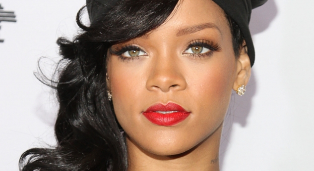 Brains & Beauty: Rihanna Has Acquired The Rights To The Master Recordings Of All Her Albums