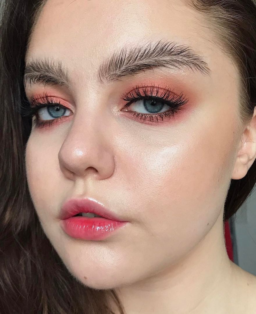 New Beauty Trend: Feather Brows Are The Latest In Fashion Like It Or Not?
