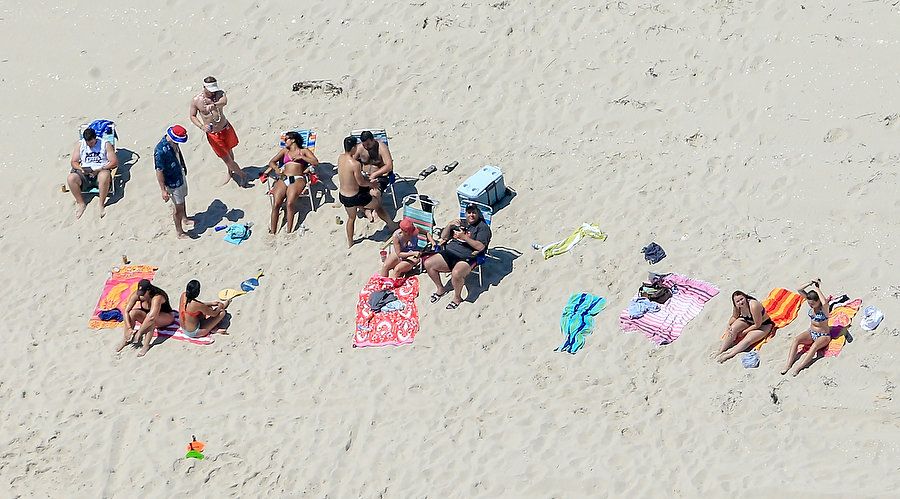 Governor Chris Christie Ordered Beach Closed Over Budget Standoff The He & His Family Laid Out On The Beach Alone
