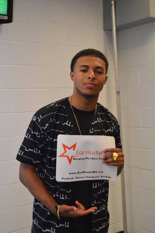 Exclusive: Earhustle411 Gets Cozy With Artist Diggy Simmons At The Chicago Football Classic