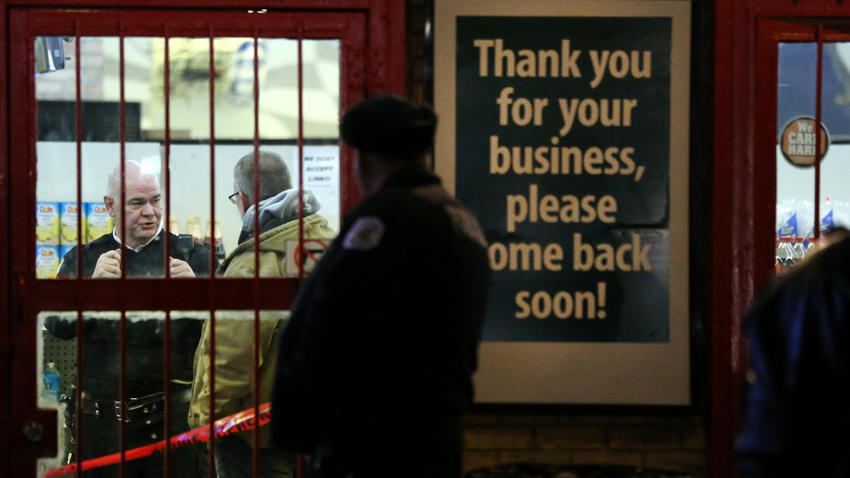 ct-two-robbers-shot-to-death-20160109-001