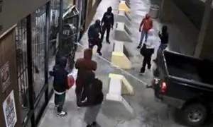 Thieves Rip Off Gun Store In Houston During A Smash & Grab Getting Away With At Least 50 Weapons