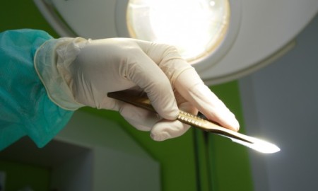 shutterstock_scalpel-615x345
