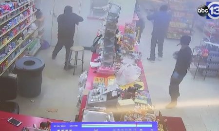 3 Armed Men Sprays Bullets In A Houston Store In An Attempted Robbery [ VIDEO]