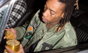 Video: Rapper Wiz Khalifa Hands Out Marijuana To Paparazzi